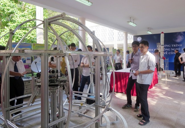 Việt Nam và hành trình chinh phục vũ trụ Các sản phẩm nghiên cứu của chương trình CNVT có nhiều ứng dụng với đời sống.
