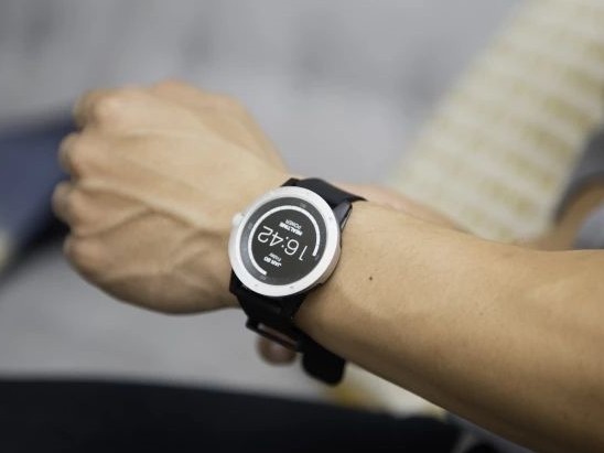 Matrix PowerWatch, smartwatch không bao giờ hết pin Ảnh minh họa