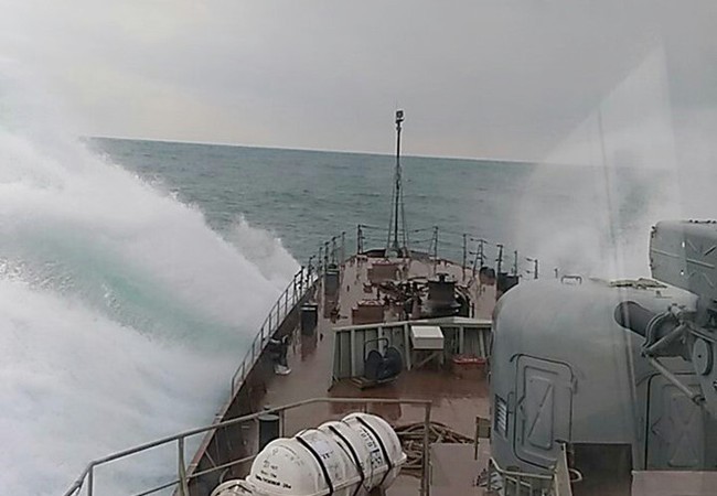 Video Chiến hạm Gepard Việt Nam rẽ sóng trên Biển Đen Chiến hạm Gepard 3.9 của Việt Nam rẽ sóng thử nghiệm ở Novorossiysk trên Biển Đen, cuối năm 2016