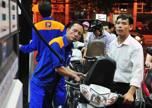 Tăng giá tất cả các loại xăng dầu, giá xăng vượt 18.000 đồng/lít Ảnh minh họa