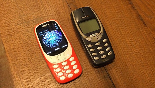 Nokia 3310 chính thức bán ra tại Việt Nam vào ngày 22/5 với giá 1 triệu đồng Nokia 3310 phiên bản 2017 mới (trái) và phiên bản nguyên thủy năm 2000 (phải)