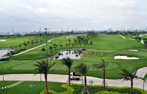 Mở rộng sân bay Tân Sơn Nhất về hướng sân golf như thế nào Sân golf rộng 157 ha trong sân bay Tân Sơn Nhất. Ảnh: Mạnh Tùng.