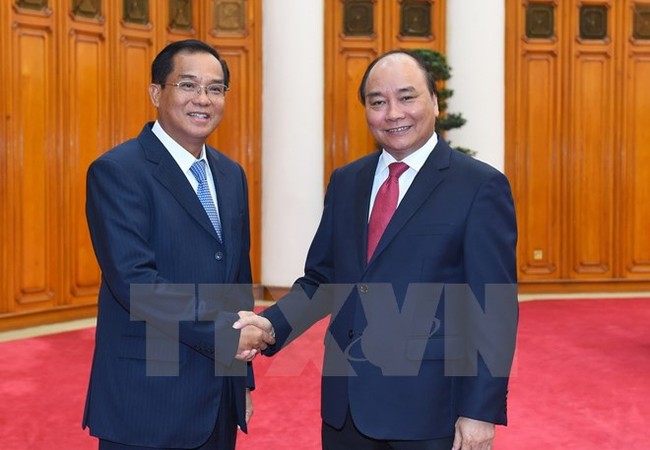 Việt Nam sẽ tiếp tục làm hết sức mình để giúp Lào Thủ tướng Nguyễn Xuân Phúc tiếp ông Suphan Keomisay, Bộ trưởng Bộ Kế hoạch và Đầu tư Lào đang ở thăm và làm việc tại Việt Nam. (Ảnh: Thống Nhất/TTXVN).