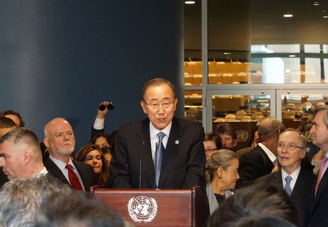 Ông Ban Ki-moon chào từ biệt nhân viên Liên hợp quốc, sẽ đón giao thừa tại quảng trường Thời Đại Ông Ban Ki-moon chào từ biệt nhân viên Liên hợp quốc.