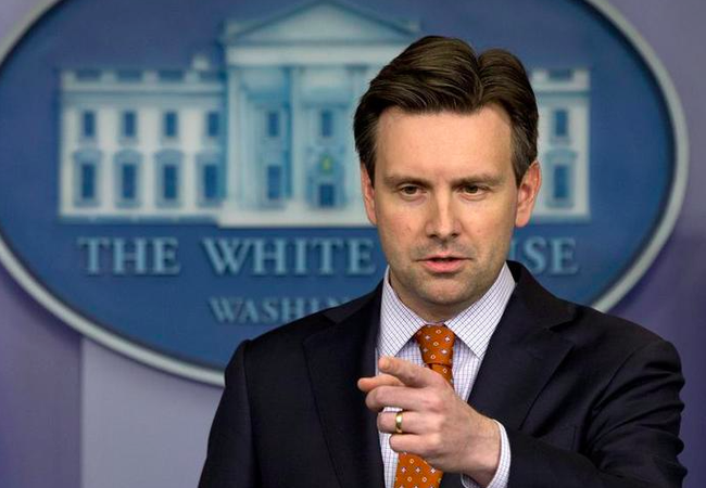 Chính quyền Mỹ đương nhiệm cảnh báo ông Donald Trump vì chỉ trích tình báo Ông Josh Earnest.