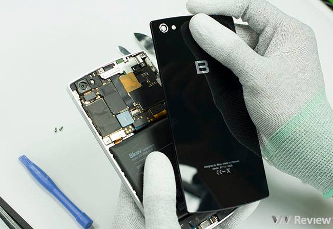 Dân công nghệ nói gì sau khi “phẫu thuật” Bphone? Bphone chính thức bị mổ xẻ.