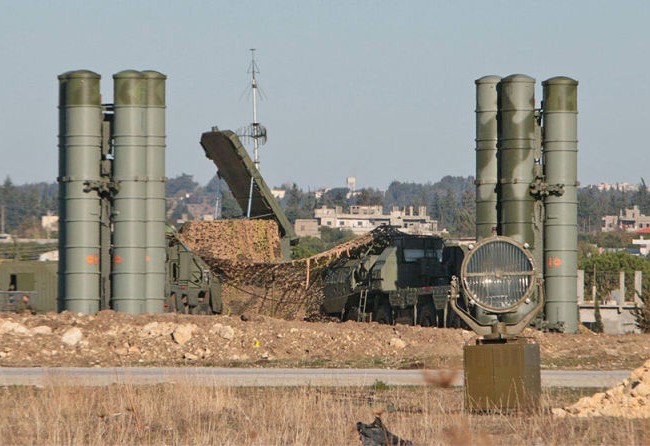 Nga đem “bảo bối” S-400, Antei-2500 tới Syria phòng Mỹ gây chiến Hệ thống tên lửa S-400 khét tiếng của Nga