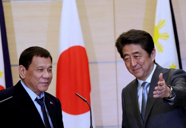 Biển Đông: Philippines và Nhật Bản sẵn sàng tập trận, cam kết bảo vệ tự do hàng hải Thủ tướng Shinzo Abe tiếp đón ông Duterte