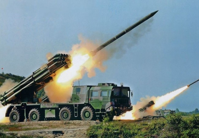 Nga tăng gấp đôi tiềm lực tên lửa, pháo binh vào năm 2021 Pháo phản lực phóng loạt Tornado của Nga khai hỏa trong cuộc tập trận