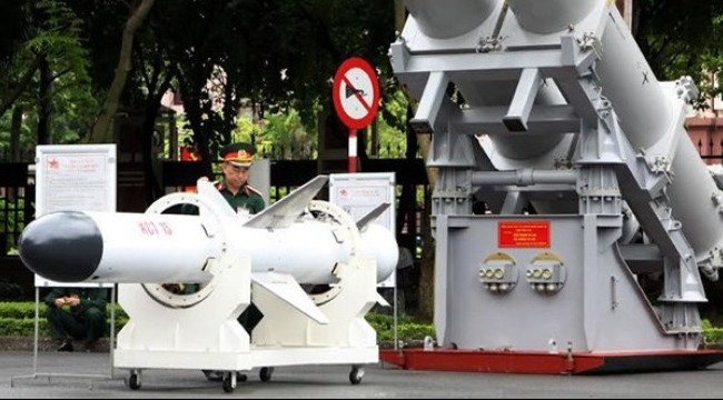 Báo Pháp: Việt Nam đang tìm mua thêm tên lửa, chiến đấu cơ tối tân hơn Tên lửa hành trình chống hạm Việt Nam sản xuất theo giấy phép của Nga