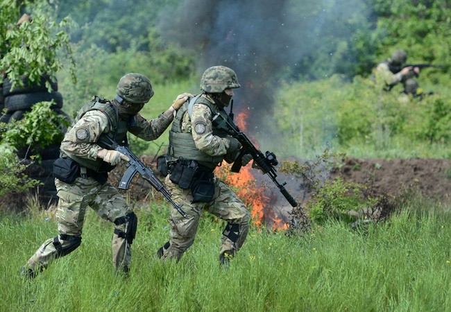 Chiến sự Ukraine: Gần 500 lính kiev chết trận và bị thương tại Donbass Binh sĩ Ukraine tại Donbass