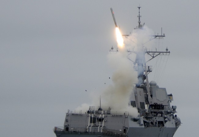 59 tên lửa Tomahawk Mỹ giáng đòn tấn công Syria: Cuộc đấu quyền lực với Nga Khu trục hạm Mỹ phóng tên lửa Tomahawk
