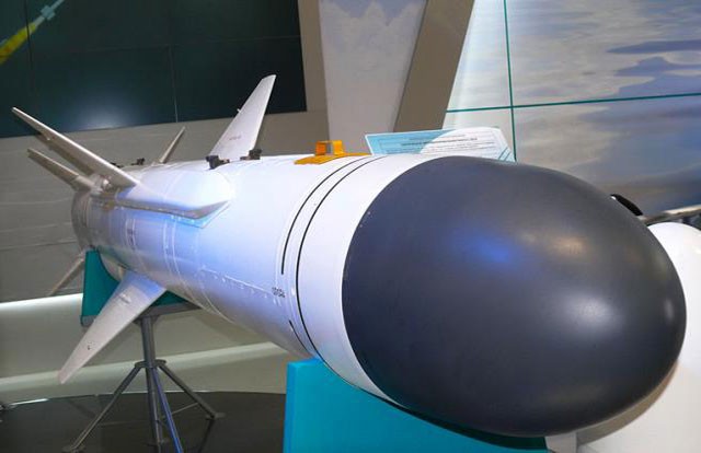 Hung thần Kh-35UE Nga tấn công theo Tên lửa chống hạm Kh-35UE của Nga