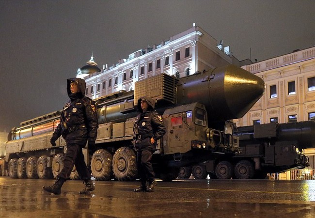 Nga ém “Bàn tay tử thần” khiến Mỹ-NATO khiếp hãi Tên lửa đạn đạo liên lục địa Topol-M của Nga