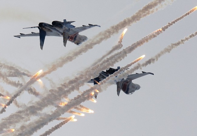 Nga mạnh mới buộc Mỹ-NATO phải tôn trọng Chiến đấu cơ Nga trình diễn kỹ năng bay siêu đẳng