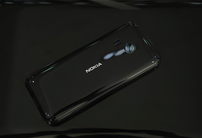 Trên tay Nokia 222 màu đen bóng giá 950 nghìn Trên tay Nokia 222 màu đen bóng giá 950 nghìn