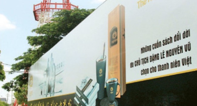 Đắk Lắk thu hồi bảng hiệu cà phê “chủ tịch Vũ” Bảng hiệu của cà phê Trung Nguyên ở Đắk Lắk - Ảnh: Trung Tân