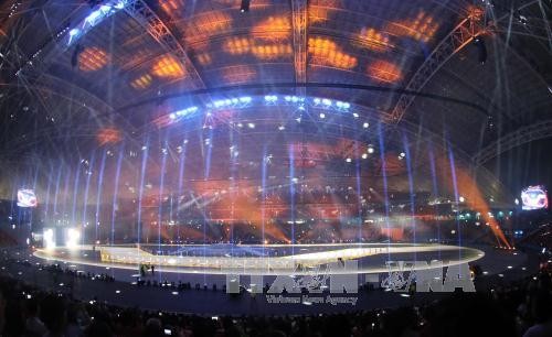 Khai mạc SEA Games 28: Đại tiệc âm thanh, ánh sáng tôn vinh sự phi thường Quang cảnh lễ khai mạc.