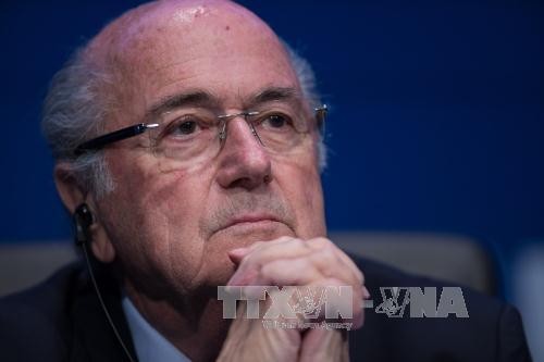 Nga, Qatar có nguy cơ phải từ bỏ quyền đăng cai World Cup Chủ tịch FIFA Sepp Blatter bất ngờ tuyên bố trong cuộc họp báo tại trụ sở Liên đoàn bóng đá ở Zurich ngày 2/6. Ảnh: AFP/ TTXVN