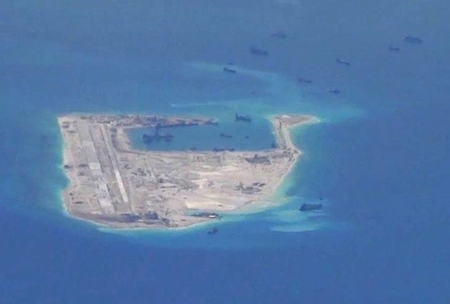 G-7 mạnh mẽ phản đối Trung Quốc xây đảo trái phép ở Biển Đông Hình ảnh máy bay do thám Mỹ chụp được hôm 21/5 cho thấy Trung Quốc vẫn đang tăng cường bồi đắp trái phép ở Biển Đông. (Nguồn: WSJ)
