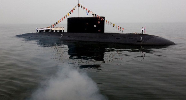 Trung Quốc lo ngại về tên lửa Nga ở Việt Nam? Một chiếc tàu ngầm lớp Kilo. Ảnh: Sputnik/ Vitaliy Ankov
