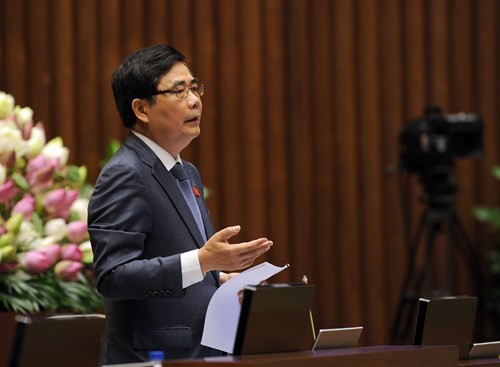 Bộ trưởng Cao Đức Phát: 'Không phải mặt hàng nông sản nào cũng giảm giá' Bộ trưởng Cao Đức Phát trả lời chất vấn sáng nay - Ảnh: Ngọc Thắng
