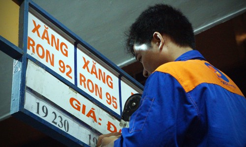 Chủ tịch Quốc hội: Lợi nhuận doanh nghiệp xăng dầu lớn quá Đại biểu Quốc hội chưa hài lòng với cách điều hành giá xăng dầu thời gian qua Ảnh:Anh Quân