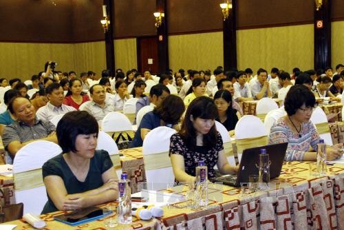 Phòng chống MERS – CoV: Thường trực chống dịch 24/24 giờ Các đại biểu tham dự buổi tập huấn của Bộ Y tế về hướng dẫn chẩn đoán, điều trị và phòng lây nhiễm MERS-CoV tại Thái Nguyên do Bộ Y tế tổ chức. Ảnh: Lan Anh – TTXVN.