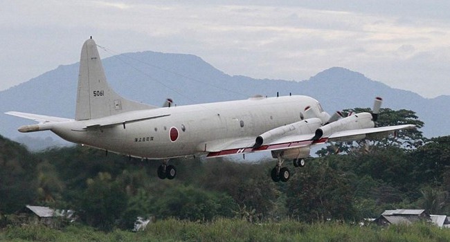 Máy bay săn ngầm Nhật Bản lượn trên bãi Cỏ Rong “trêu” Trung Quốc Máy bay P3-C Orion của Nhật cất cánh từ đảo Palawan-Philippines. Ảnh ngày 23/06/2015. Reuters