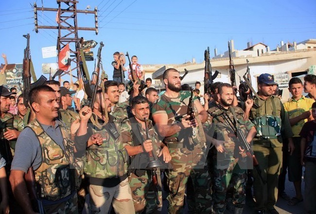 Syria chuẩn bị giải phóng thành phố cổ Palmyra từ tay IS Binh sỹ quân đội Syria sau khi giành lại quyền kiểm soát ngôi làng Tayyibat, tỉnh Hama. (Nguồn: AFP/TTXVN)