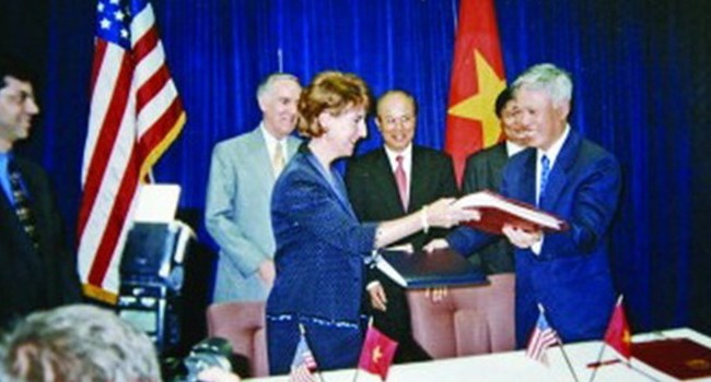 Bữa tiệc trong đêm lịch sử Mỹ bỏ cấm vận Việt Nam Lễ ký Hiệp định thương mại Việt - Mỹ.