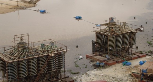 Vụ “trốn thuế hàng chục ngàn tấn titan” ở Bình Thuận: Cơ quan an ninh điều tra vào cuộc Sản xuất titan tại Công ty KSBT