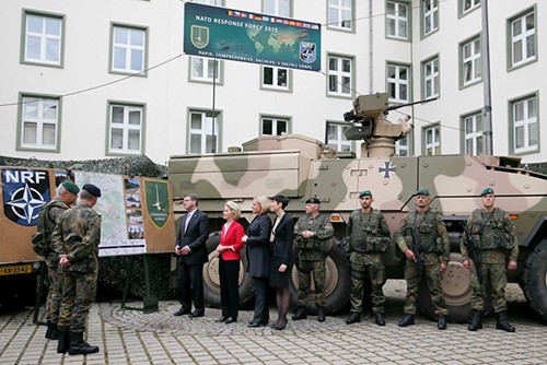 Mỹ quyết định triển khai vũ khí hạng nặng tại 6 nước Đông Âu Cả NATO và Mỹ đều tuyên bố về việc tang cường sự hiện diện quân sự tại Đông Âu. Ảnh: Reuters