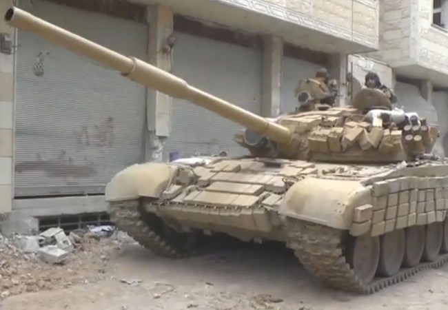 Clip độc: Tăng T-72 quân đội Syria “dính” 2 tên lửa của IS vẫn...chạy tốt Clip độc: Tăng T-72 quân đội Syria “dính” 2 tên lửa của IS vẫn...chạy tốt