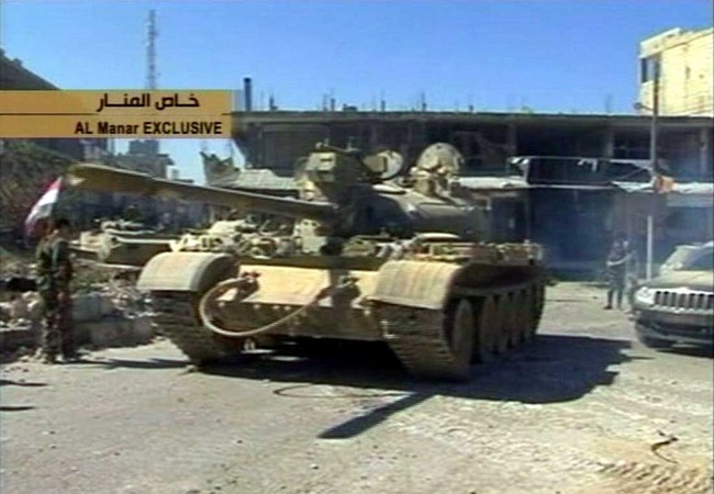 Bị xe tăng dồn vào tuyệt địa, chiến binh Al-Qaeda tự quay video khoảnh khắc bị tiêu diệt. Bị xe tăng dồn vào tuyệt địa, chiến binh Al-Qaeda tự quay video khoảnh khắc bị tiêu diệt.
