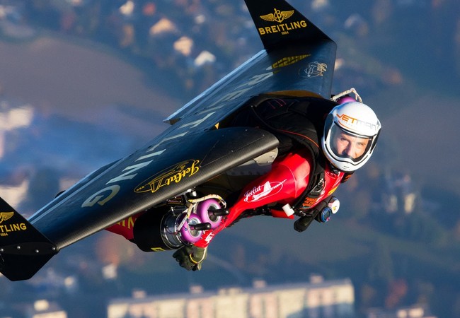 Jetman, tham vọng bay của con người đang thành hiện thực Jetman, tham vọng bay của con người đang thành hiện thực
