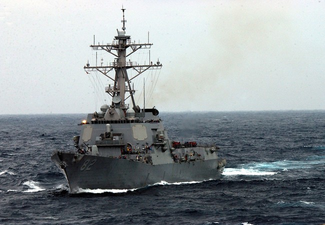 Clip: Khu trục hạm USS Lassen Clip: Khu trục hạm USS Lassen "dạo chơi" trên biển Đông
