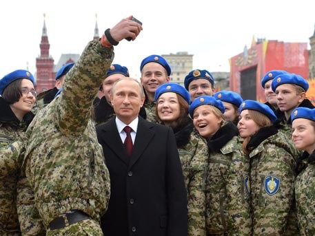Video: Chụp ảnh selfie với ông Putin Video: Chụp ảnh selfie với ông Putin