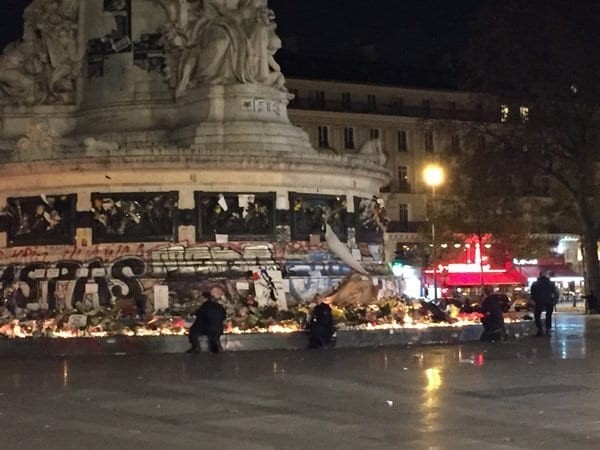 Paris Paris "đứng tim" vì vụ nổ pháo báo động khủng bố giả