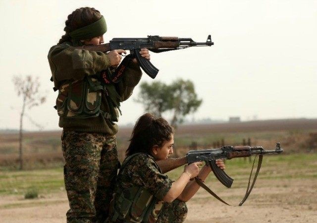 Video: Những nữ binh dũng cảm bảo vệ đất mẹ Syria Video: Những nữ binh dũng cảm bảo vệ đất mẹ Syria