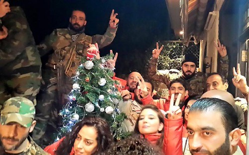 Chùm video: Đón Giáng sinh thời chiến ở Syria Đêm giáng sinh ở Syria, khu vực được giải phóng khỏi khủng bố.