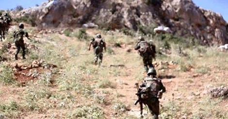 Quân đội Syria tấn công thành phố Sheikh Miskeen tỉnh Dara'a Quân đội Syria tấn công thành phố Sheikh Miskeen tỉnh Dara'a
