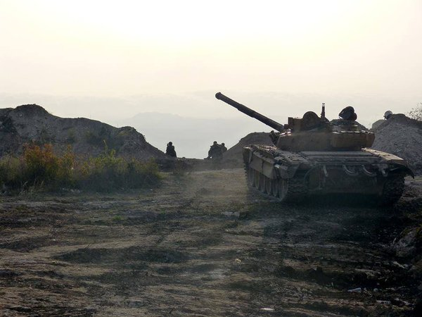 Quân đội Syria tấn công chiếm làng Harbinafseh phía nam Hama Quân đội Syria tấn công chiếm làng Harbinafseh phía nam Hama