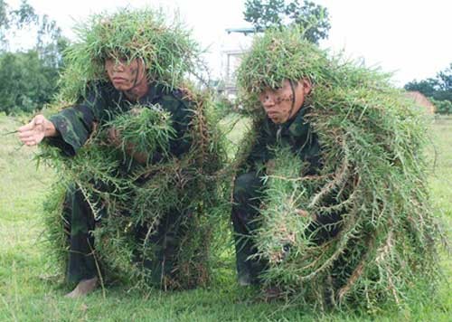 Đặc công Việt Nam “xuất quỷ nhập thần” khiến kẻ thù khiếp sợ (P2) Đặc công Việt Nam luyện tập ngụy trang chiến đấu