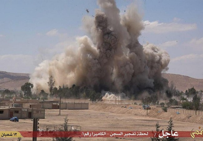 Quân đội Syria chuẩn bị cho chiến dịch giải phóng Palmyra IS phá hủy nhà tù cổ ở thành phố Palmyra