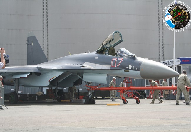 Cận cảnh siêu tiêm kích Su-35S xuất kích tại Syria Cận cảnh siêu tiêm kích Su-35S xuất kích tại Syria