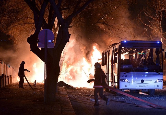 Khủng bố ở Ankara khiến 28 người thiệt mạng Khủng bố ở Ankara khiến 28 người thiệt mạng