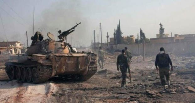 Quân đội Syria sử dụng xe tăng T-90 tấn công về hướng sân bay Tabaqa tỉnh Raqqa Quân đội Syria sử dụng xe tăng T-90 tấn công về hướng sân bay Tabaqa tỉnh Raqqa