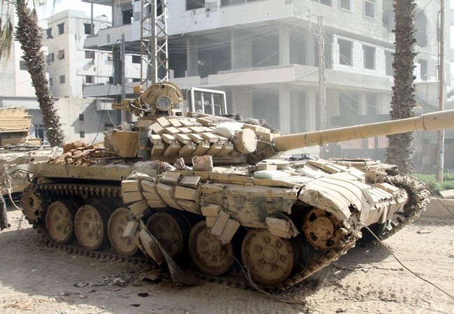 Trúng tên lửa chống tăng, T-72 vẫn nguyên vẹn Trúng tên lửa chống tăng, T-72 vẫn nguyên vẹn