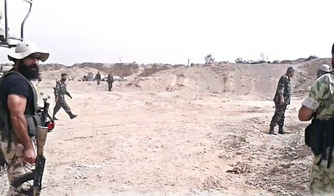 Hai ngày cuộc chiến cổng Nam sân bay Deir Ezzor, IS nộp mạng hàng chục tay súng Hai ngày cuộc chiến cổng Nam sân bay Deir Ezzor, IS nộp mạng hàng chục tay súng
